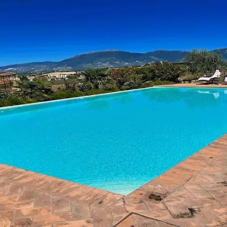 Jacuzzi And Infinity Pool Nestle In Wondrous Gardens That Surround 6 Aptsaircon アパート *