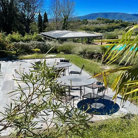 Jacuzzi And Infinity Pool Nestle In Wondrous Gardens That Surround 6 Aptsaircon アパート Colle Umberto