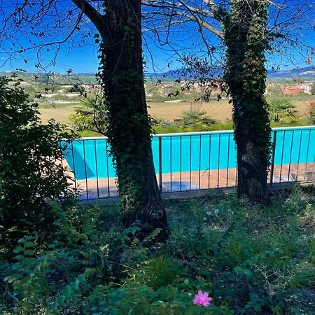 アパート Jacuzzi And Infinity Pool Nestle In Wondrous Gardens That Surround 6 Aptsaircon Colle Umberto
