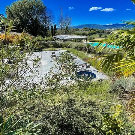 Jacuzzi And Infinity Pool Nestle In Wondrous Gardens That Surround 6 Aptsaircon Colle Umberto